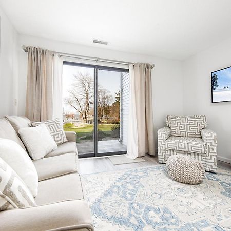 Gorgeous 2 Bedroom Lake View Condo Traverse City Exteriér fotografie