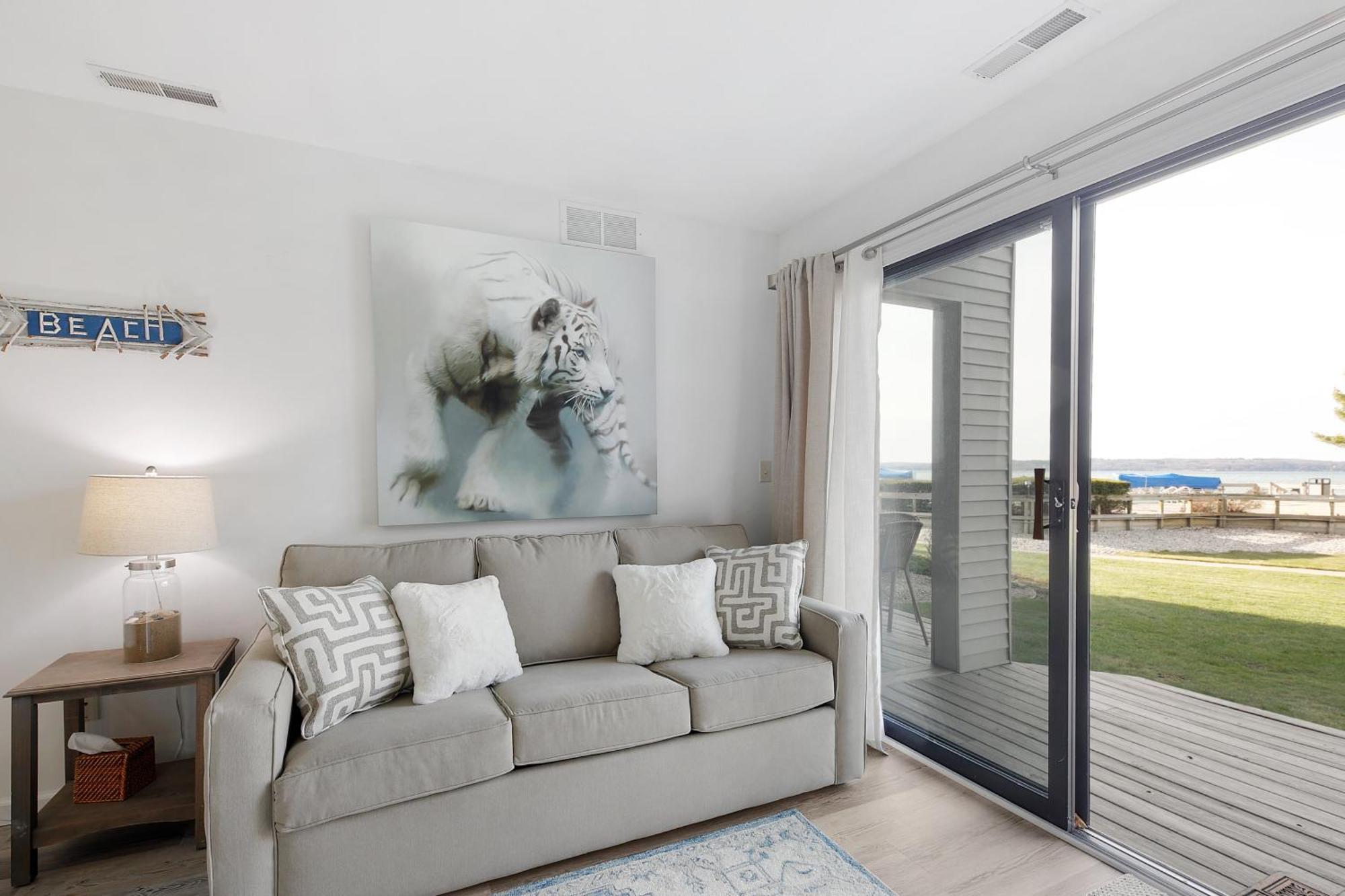 Gorgeous 2 Bedroom Lake View Condo Traverse City Exteriér fotografie
