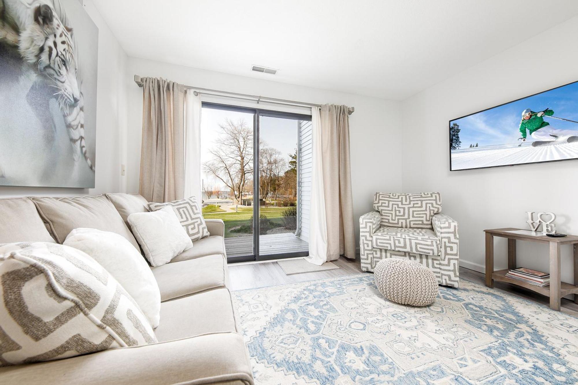 Gorgeous 2 Bedroom Lake View Condo Traverse City Exteriér fotografie